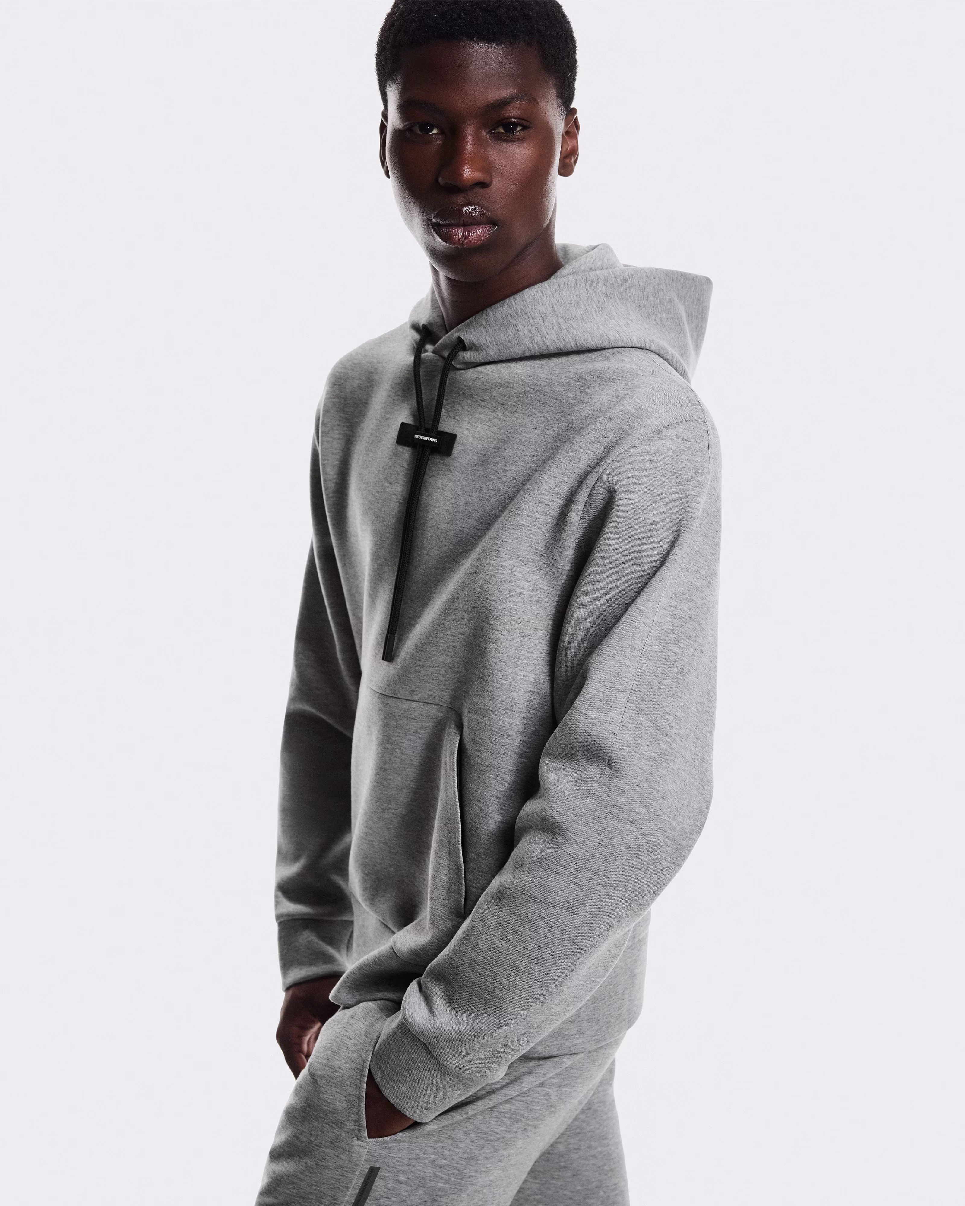 Hoodie On Focus Tech Hoodie Basalt – Image 3