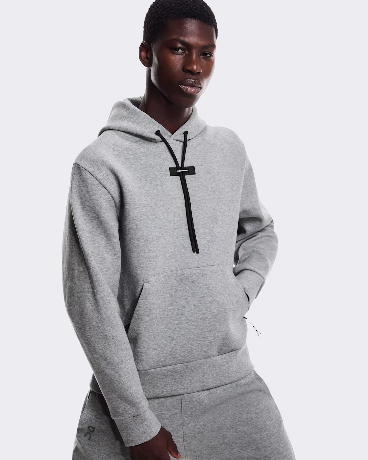 Hoodie On Focus Tech Hoodie Basalt – Image 5